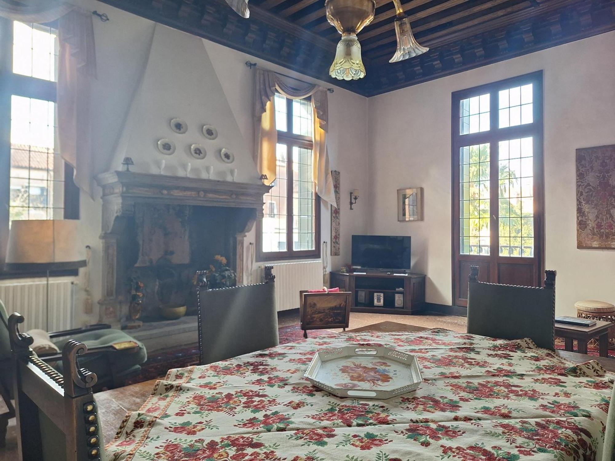 Inside Palazzo Foscarini * Venise