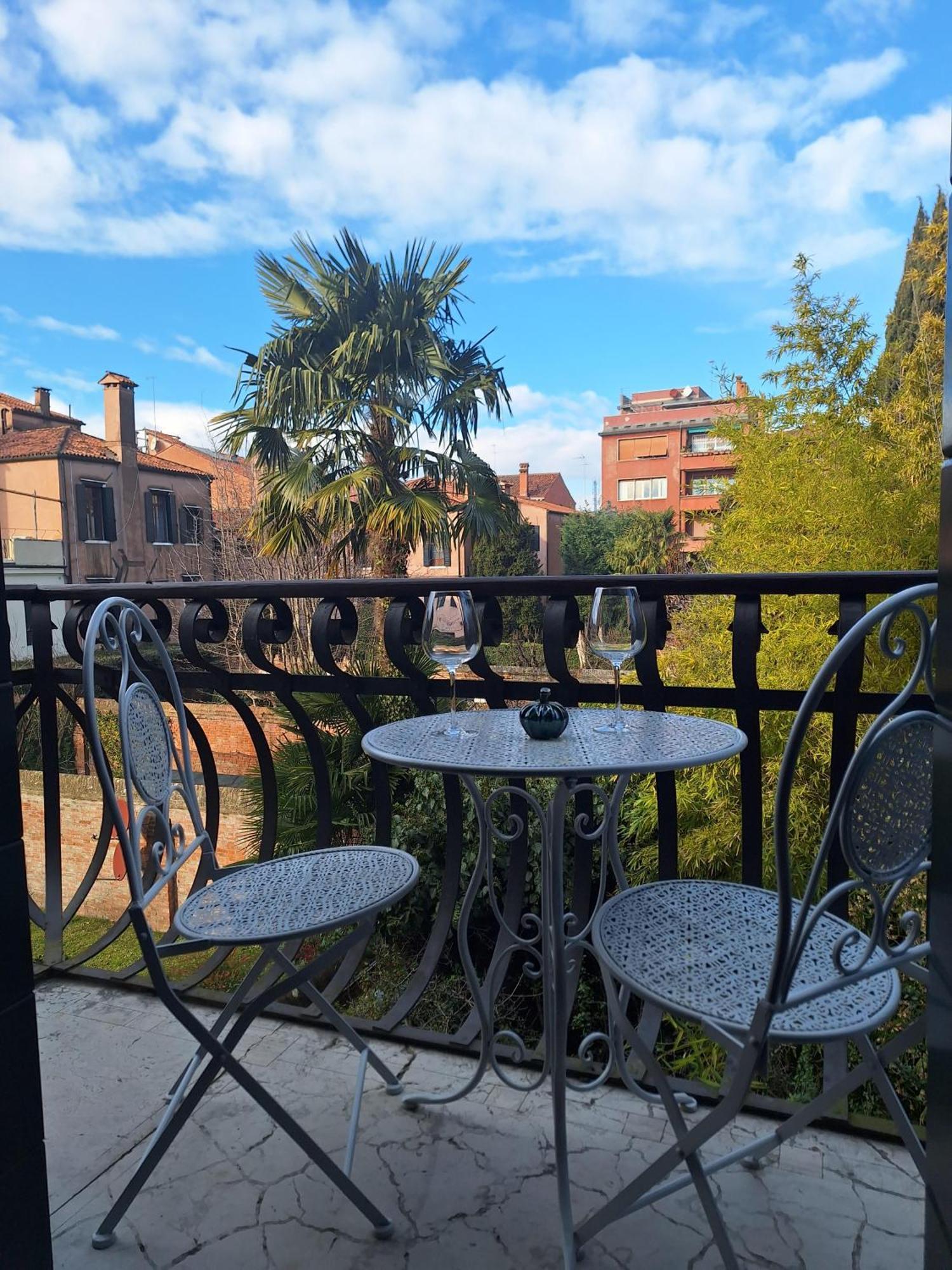Inside Palazzo Foscarini Appartement Venise