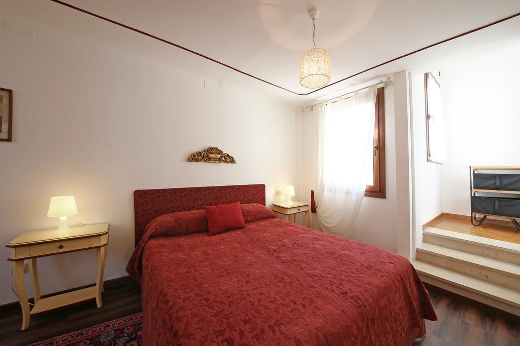 Inside Palazzo Foscarini Appartement